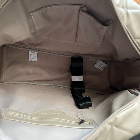 Gilda Paris Quilted Weekender Bag - Picture 4 of 7